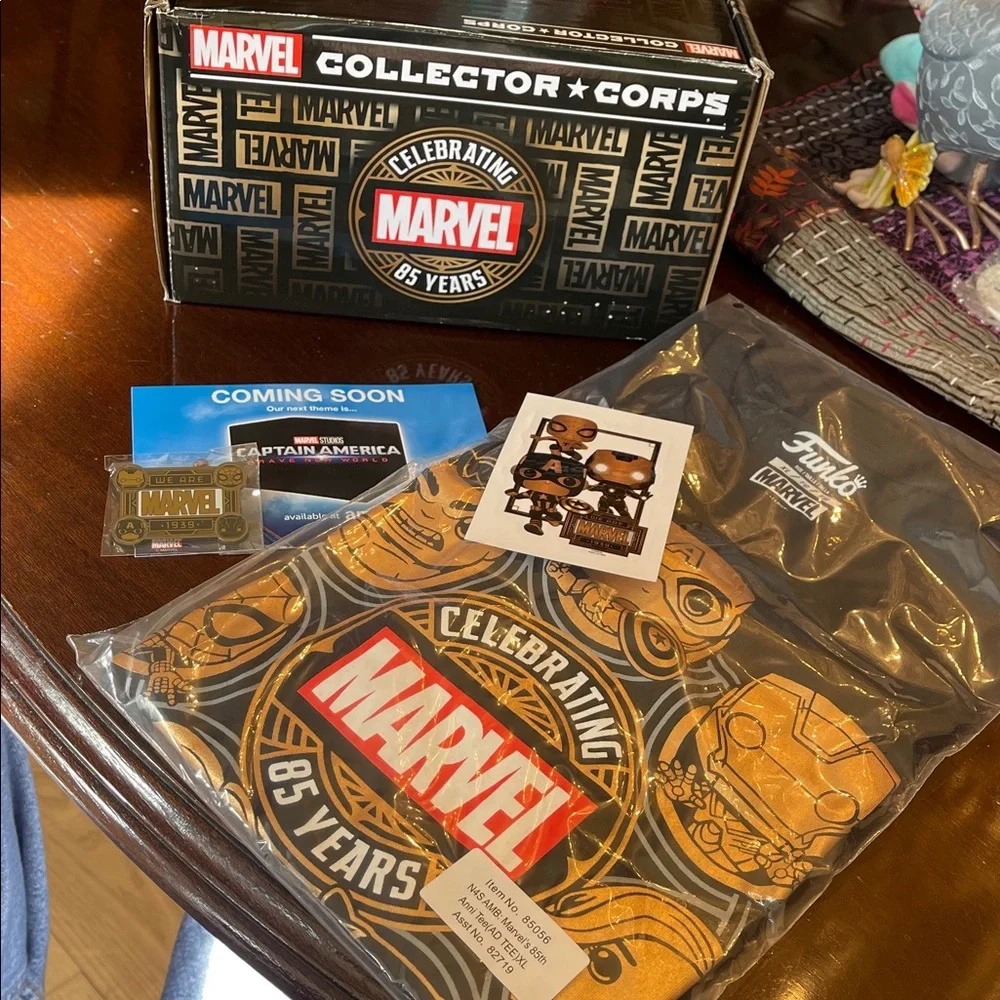 Funko Marvel Collector Corp Subscription Box: Marvel’s 85th Anniversary XL nwt